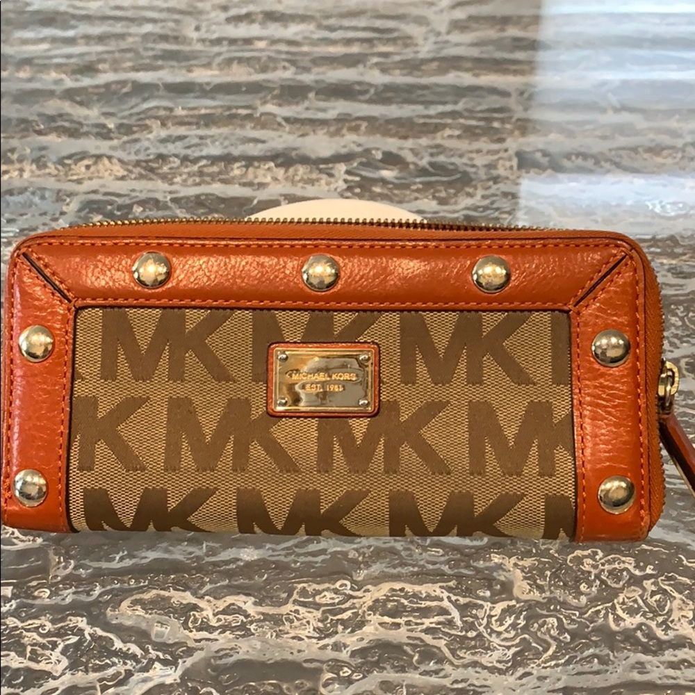 Michael Kors Zip Around wallet